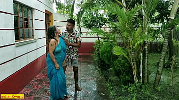 Indian Hot Aunty Outdoor Romp at Rainy Day! Hard-core Romp